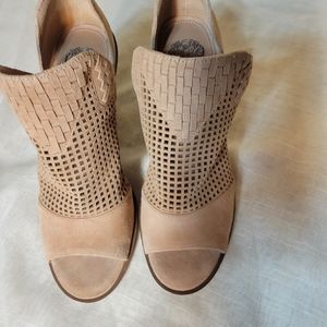 Use Vince Camuto Women Ankle Booties Fritzey Size US 9 1/2 Medium Beige Leather